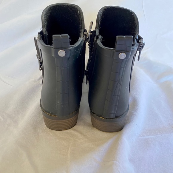 Lucky brand women’s rain boots - Picture 3 of 3